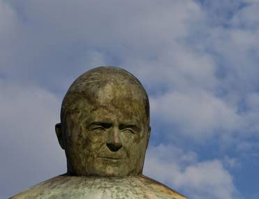 JP2 statue head